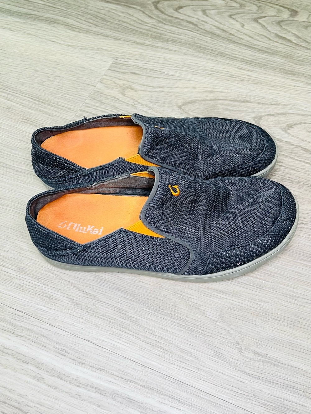 OluKai Nohea Mens 9 Slip-On Sneakers Career Casual  Shoes Dark Shadow Gray *FAIR